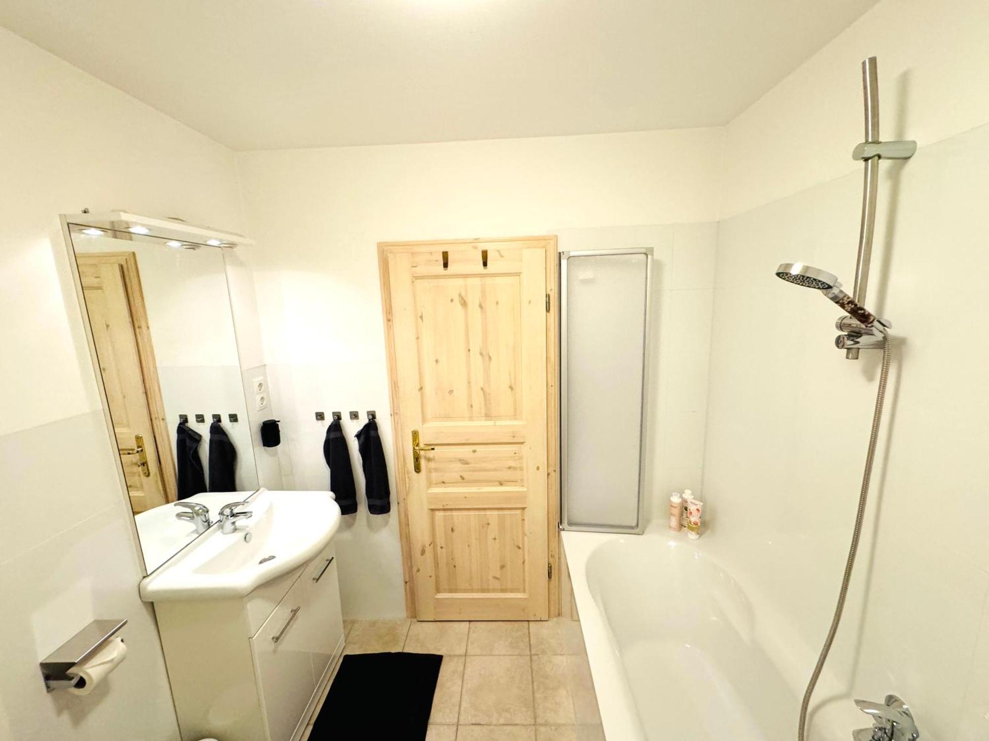 Superhosts Zentrum - Parkplatz - Badewanne - Netflix - Kaffee BRE Екстериор снимка